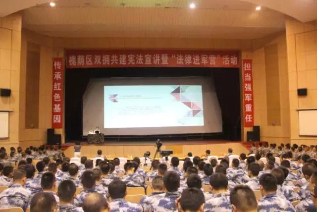 我所律师为驻济某部队做普法讲座