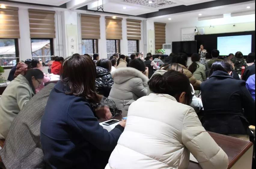 “坚持依法治校 构建和谐校园”—我所副主任任迎春为济南市泉欣小学教职工开展普法培训