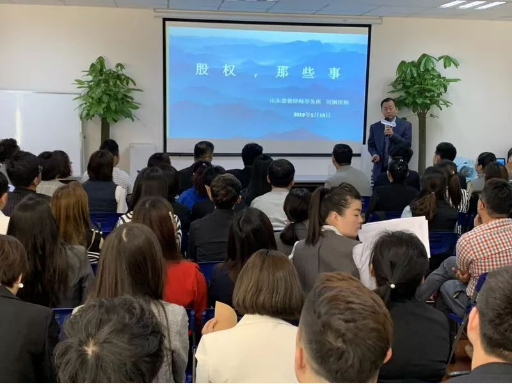 我所刘钢律师在安联保险公司进行法律知识讲座