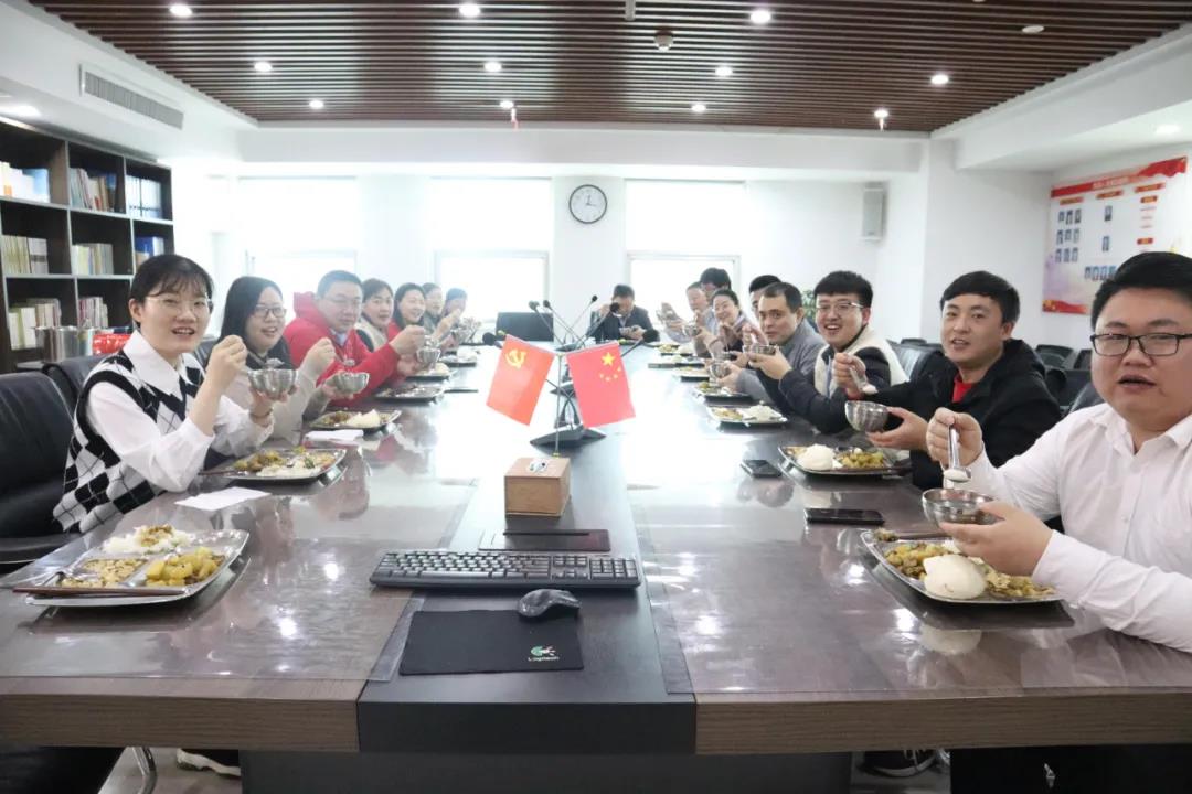 山东盈德律师事务所祝您元宵节快乐！