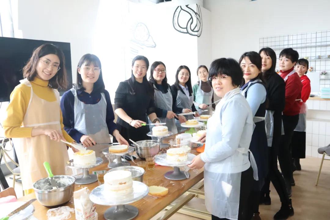芳华三月天•甜蜜女神节——盈德所组织女神节蛋糕DIY烘焙团建活动