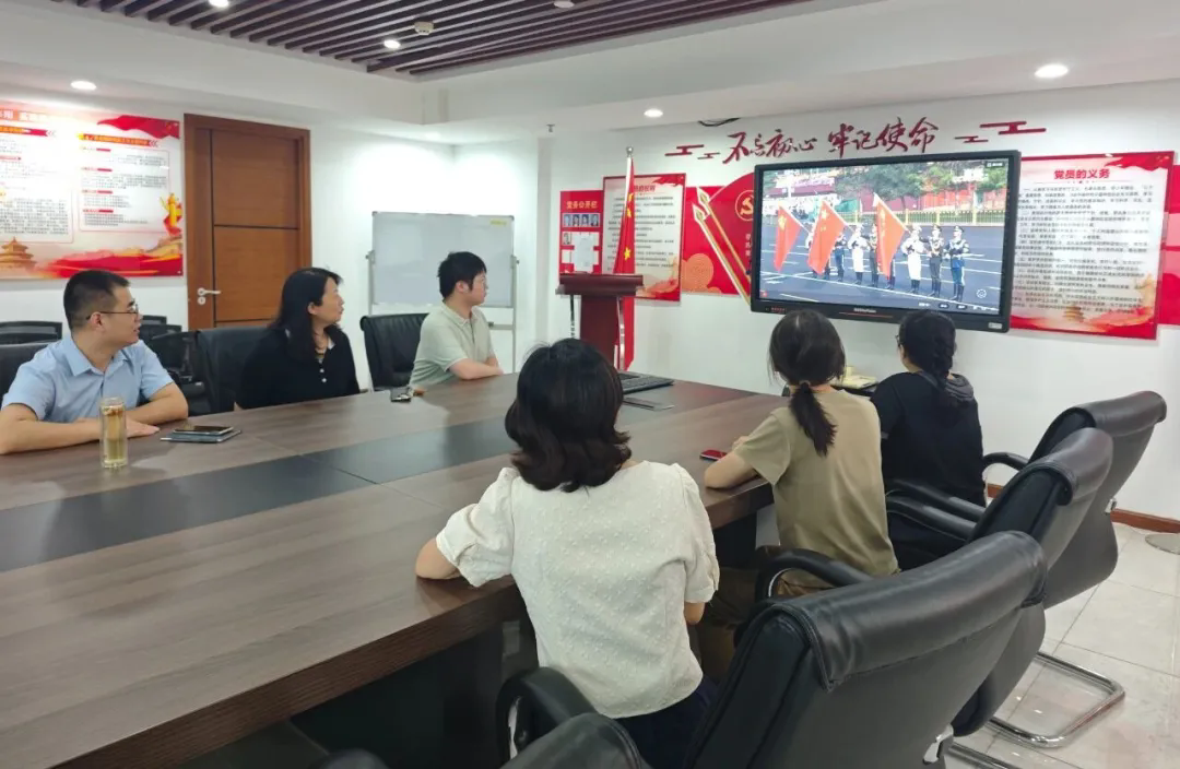 铭记历史 踔厉奋发——盈德律所组织观看抗战胜利80周年阅兵直播